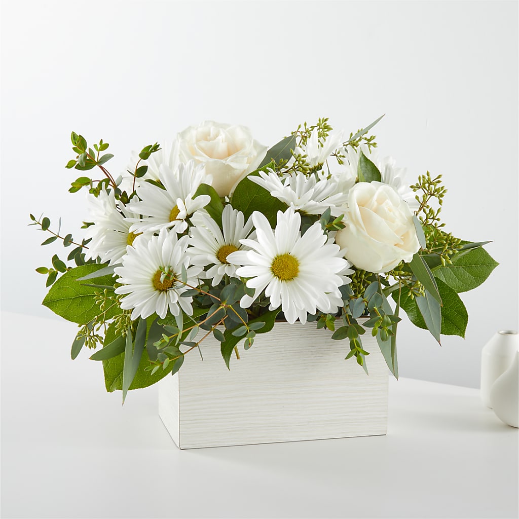 Fresh Linen Box Bouquet – MOSS & CO, Watkinsville GA