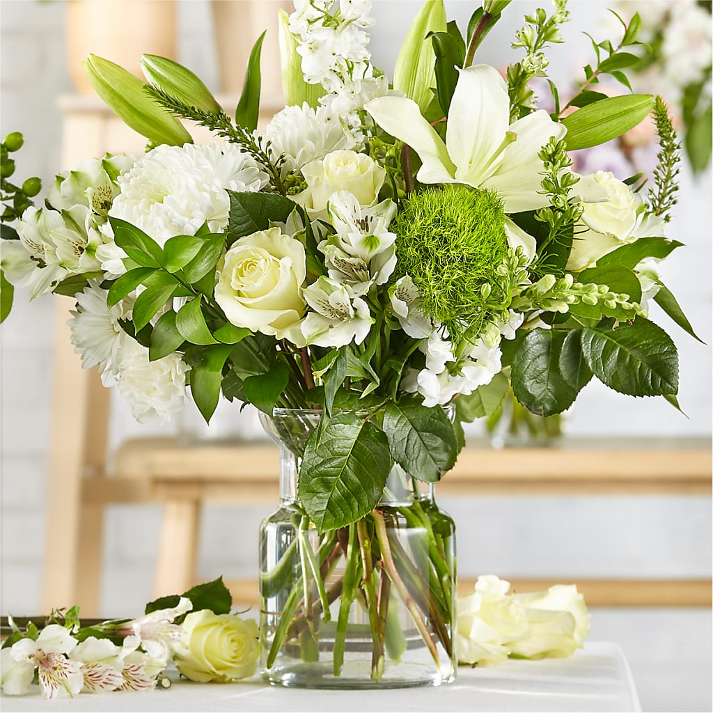 Classic Ivory – A Florist Original – MOSS & CO, Watkinsville GA