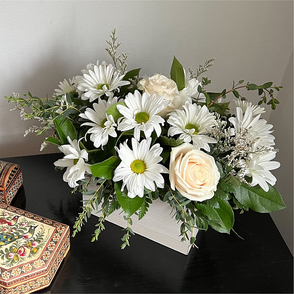 Fresh Linen Box Bouquet – MOSS & CO, Watkinsville GA