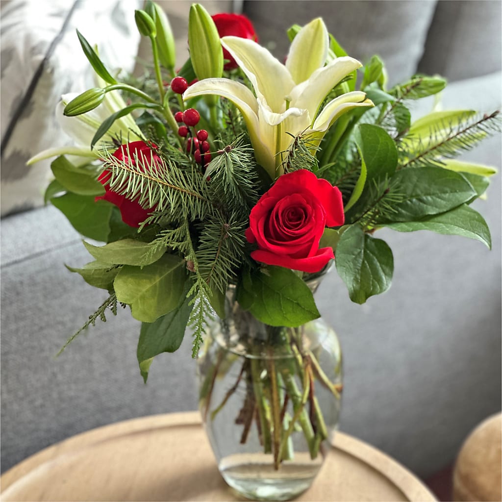 Sparkling Snowflakes Bouquet – MOSS & CO, Watkinsville GA